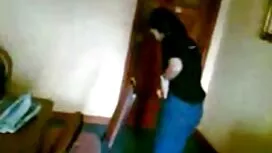 شقراء أخت مقتنع شقيق ...