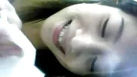 على طاولة المطبخ ، ا ...