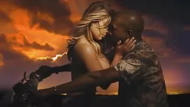 شقراء جميلة لينا ناب ...