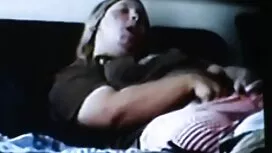 أمام الجنود ، فتاة ج ...