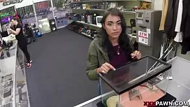 المرأة مع المدلى بها ...