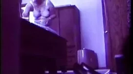 الفتاة مع فلم اباحي  ...