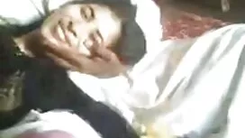 شقراء مع تنورة قصيرة ...