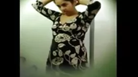 امرأة سمراء الساخنة  ...