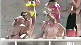 ثلاث فتيات ، ترتيب ا ...