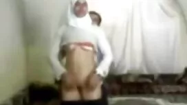 الفتاة في هزة للأعضا ...