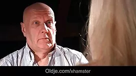 الكبار فتاة من ذوي ا ...