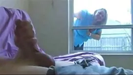 ساقيها الطويلة ، احد ...