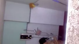 المعلقة تهيمن على شق ...