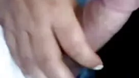شاب مع النظارات والم ...