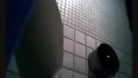 ثلاثة أصدقاء, شقراء  ...