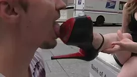 رجل يصور كاميرا فيدي ...
